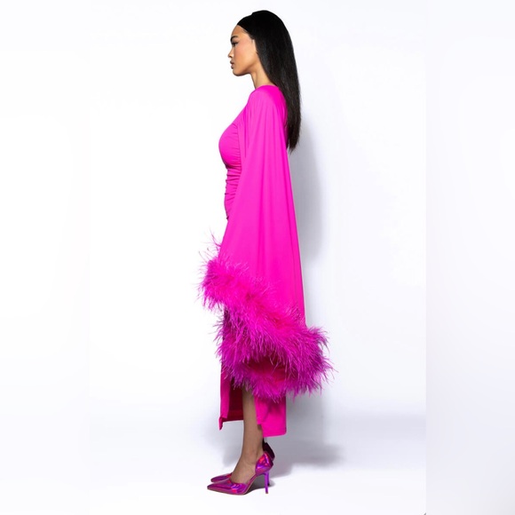 AKIRA BRING THE DRAMA ONE SLEEVE FEATHER DRESS. SIZE XL - Picture 7 of 16